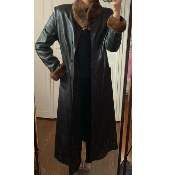 Leather Coat with Fur trim - Picture 4 of 4